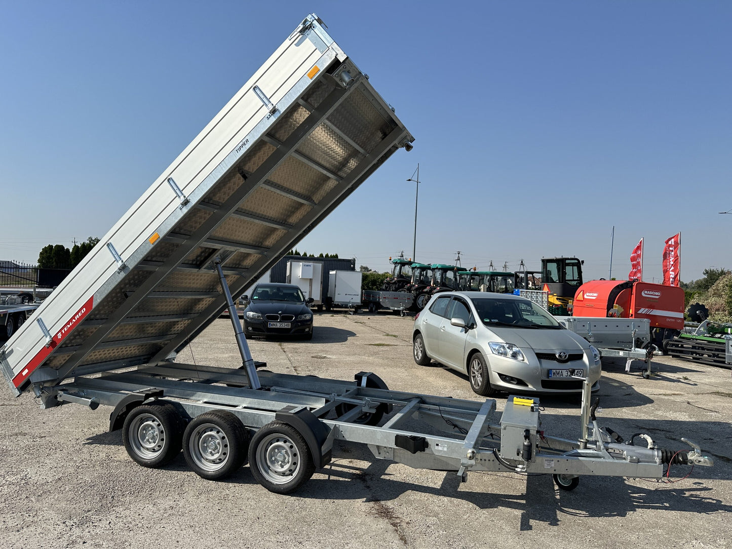 Remorque benne basculante à trois essieux Temared Tipper 3 500 kg – Image 3