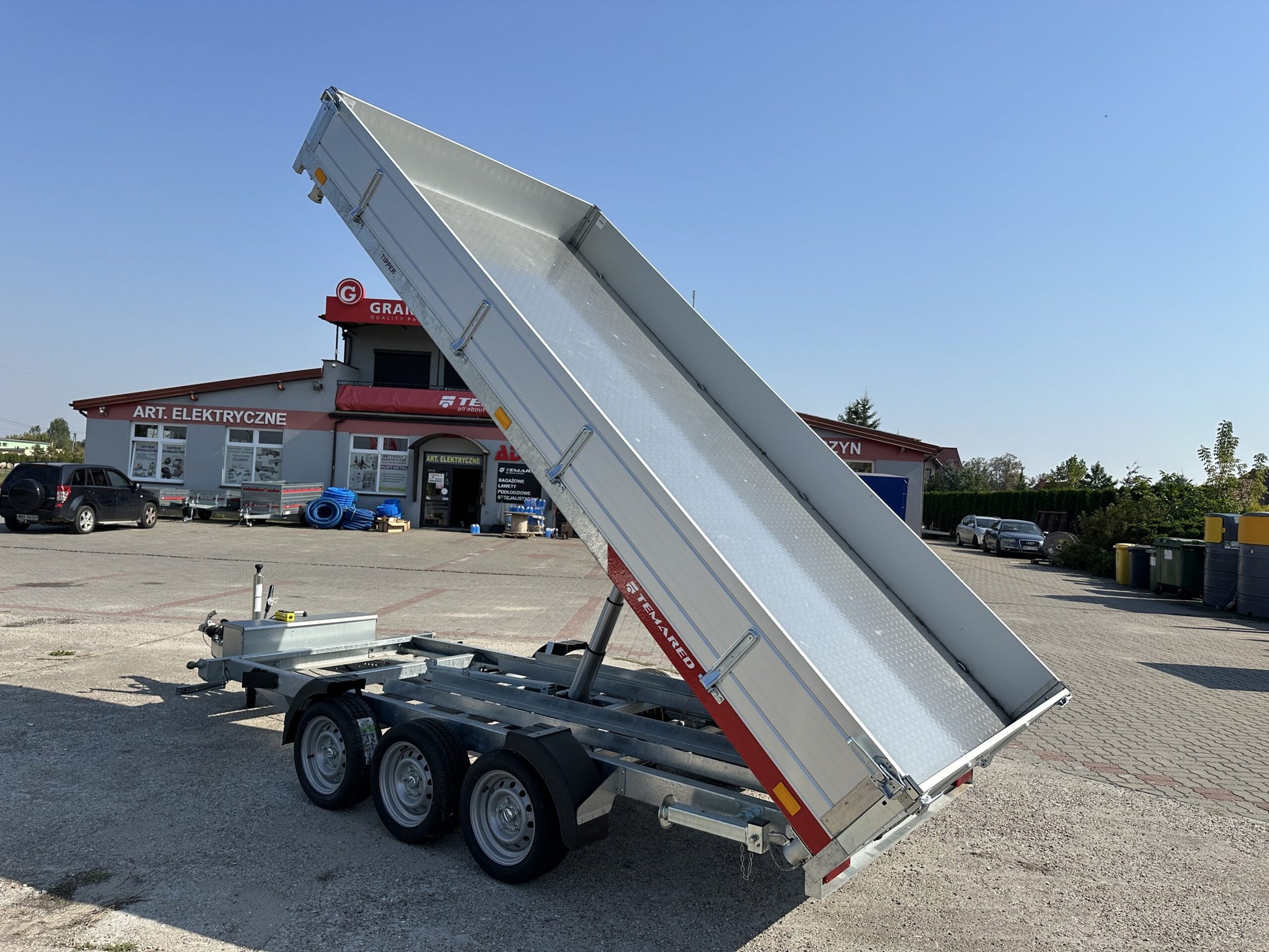 Remorque benne basculante à trois essieux Temared Tipper 3 500 kg – Image 6