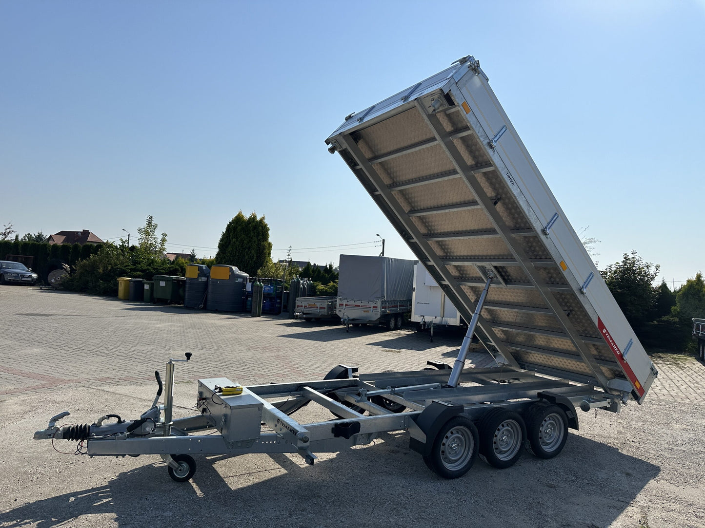 Remorque benne basculante à trois essieux Temared Tipper 3 500 kg – Image 7