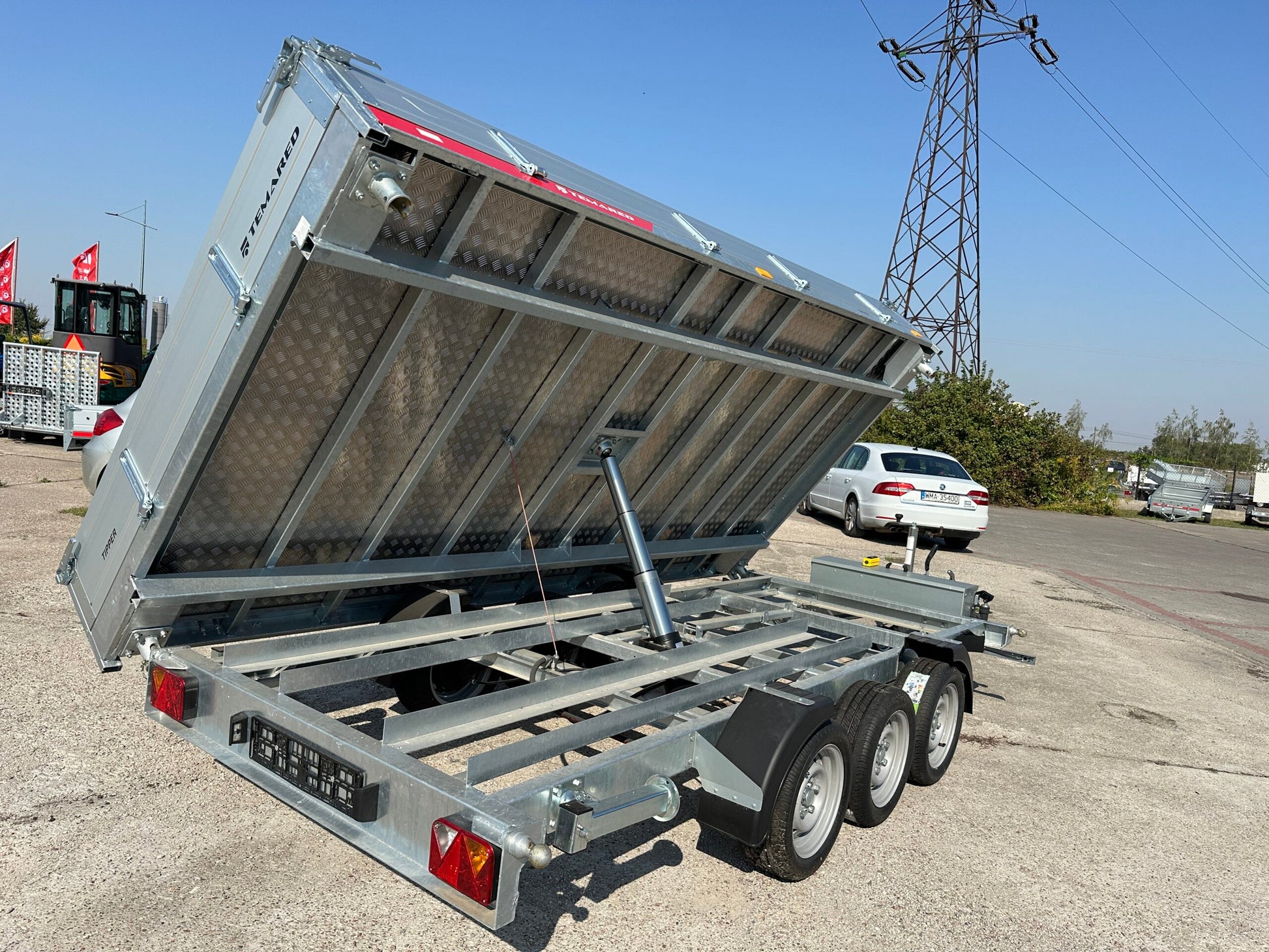 Remorque benne basculante à trois essieux Temared Tipper 3 500 kg – Image 21