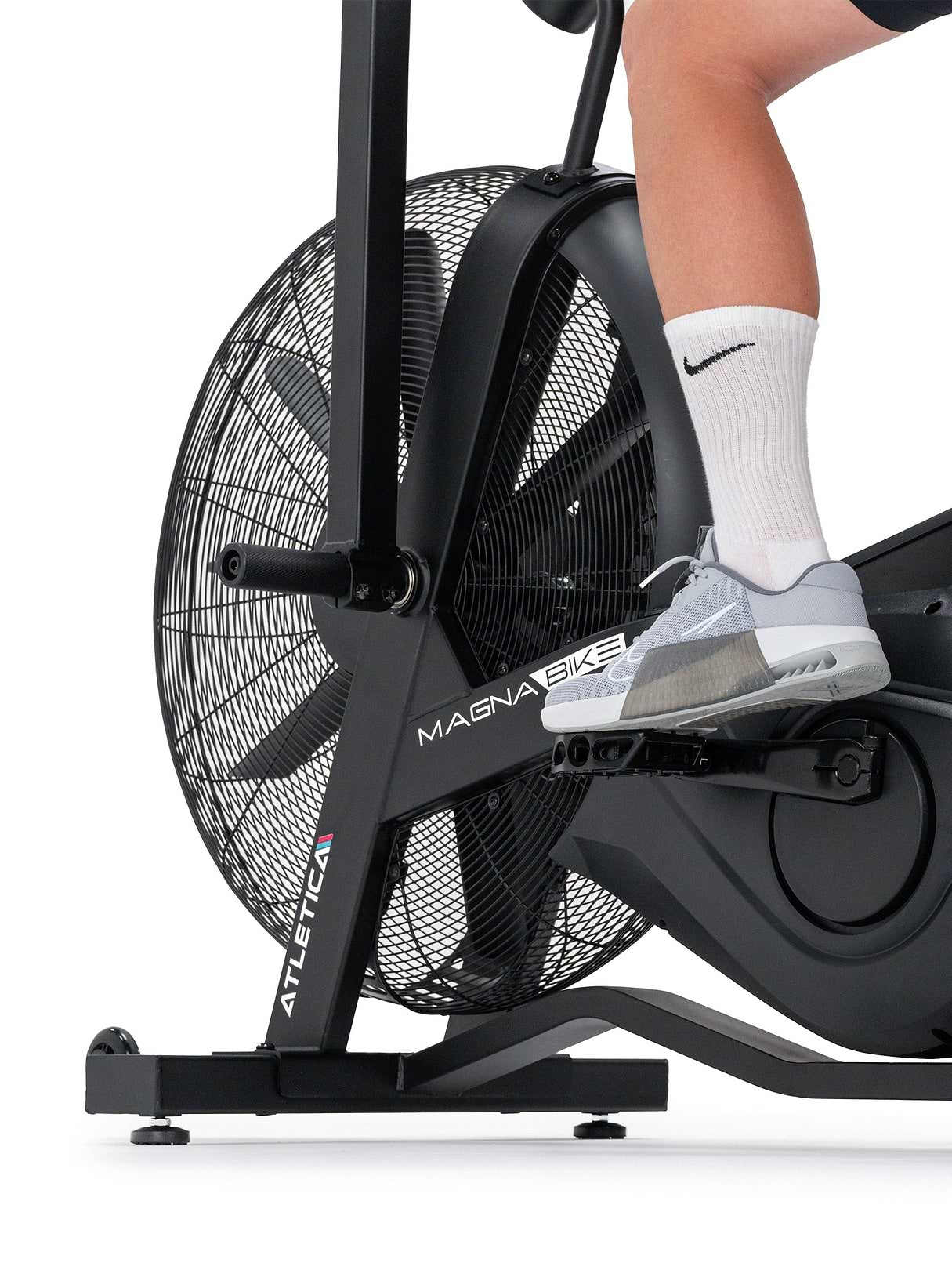 MagnaBike AirBike – jambe sur la pédale, roue à ventilateur, pour entraînement cardio et par intervalles